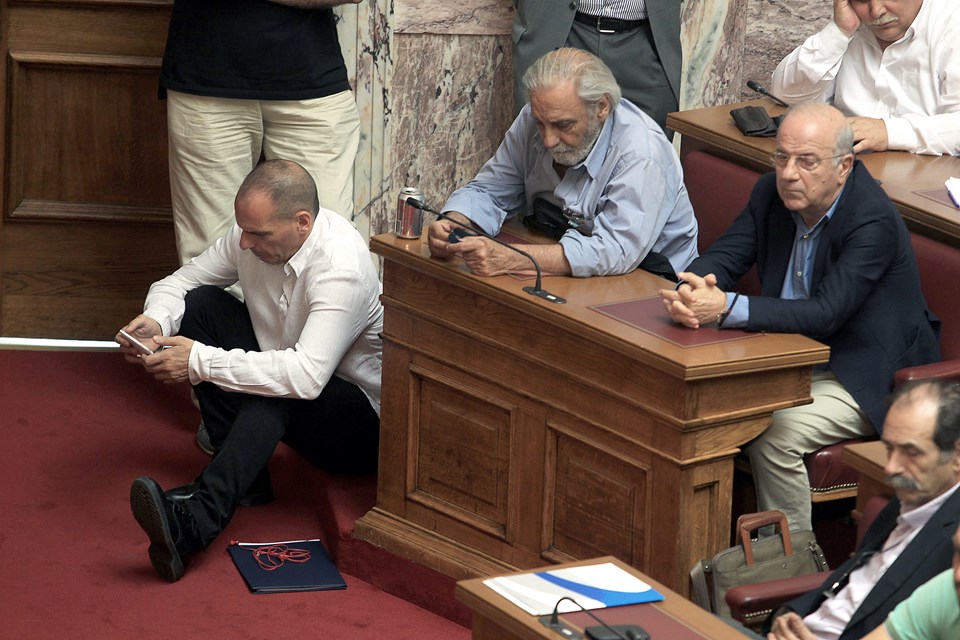 Yunan bakanın zor günleri - 1