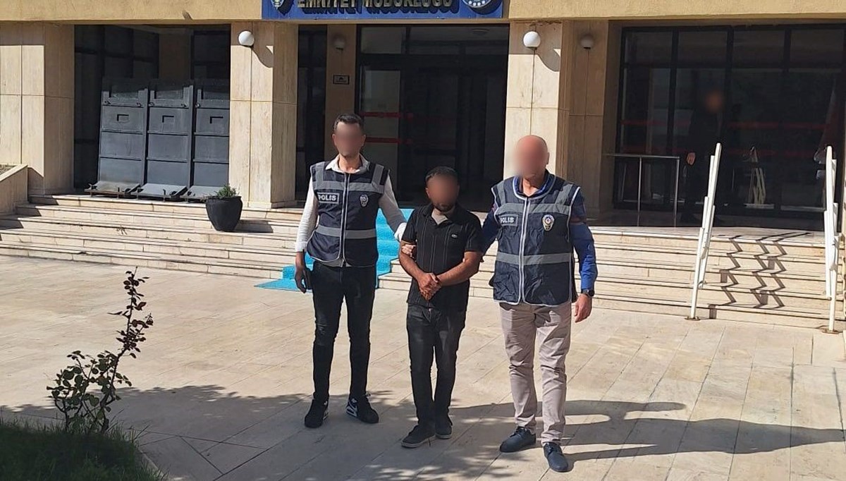 Camiden para çalan hırsız tutuklandı Camiden para çalan hırsız tutuklandı