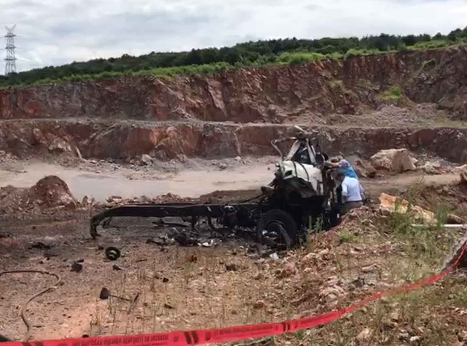 Sakarya Taşkısığı'nda havai fişek taşıyan kamyonda patlama: 3 şehit - 1