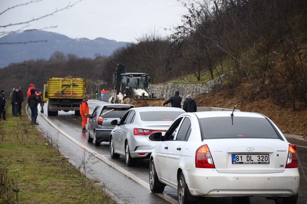 Düzce-Gölyaka Yolu'nda heyelan: Ulaşımda aksama yaşanıyor - 4