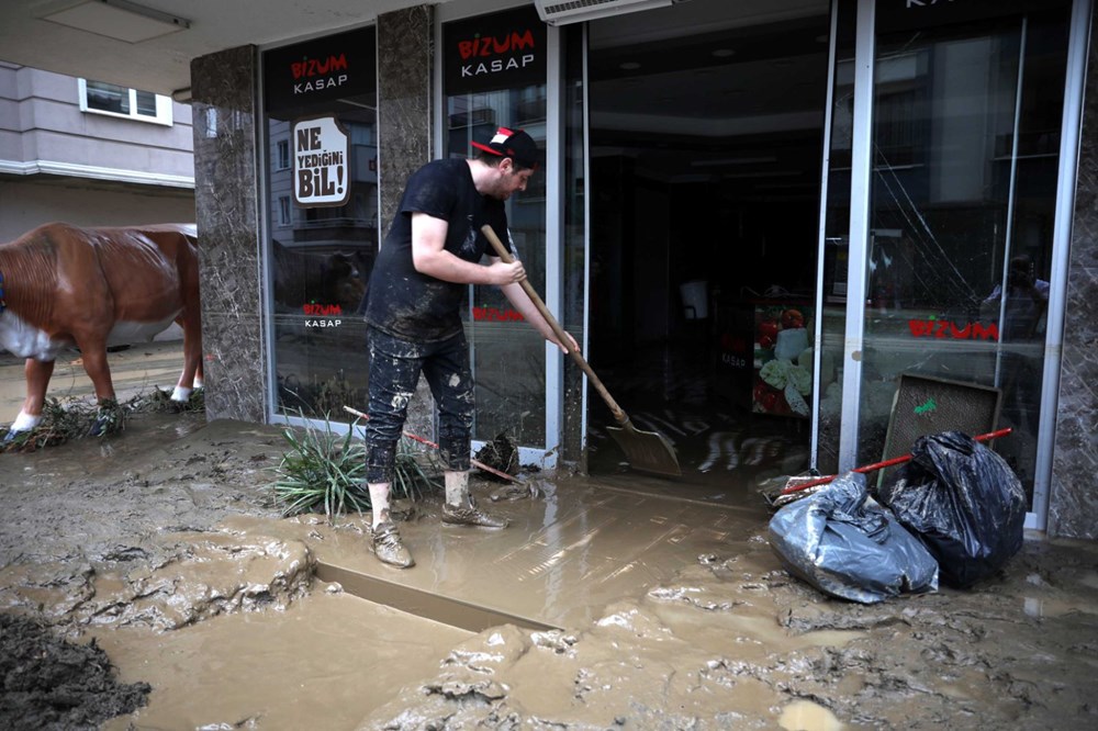 Artvin'de sel gitti, çamur kaldı - 10