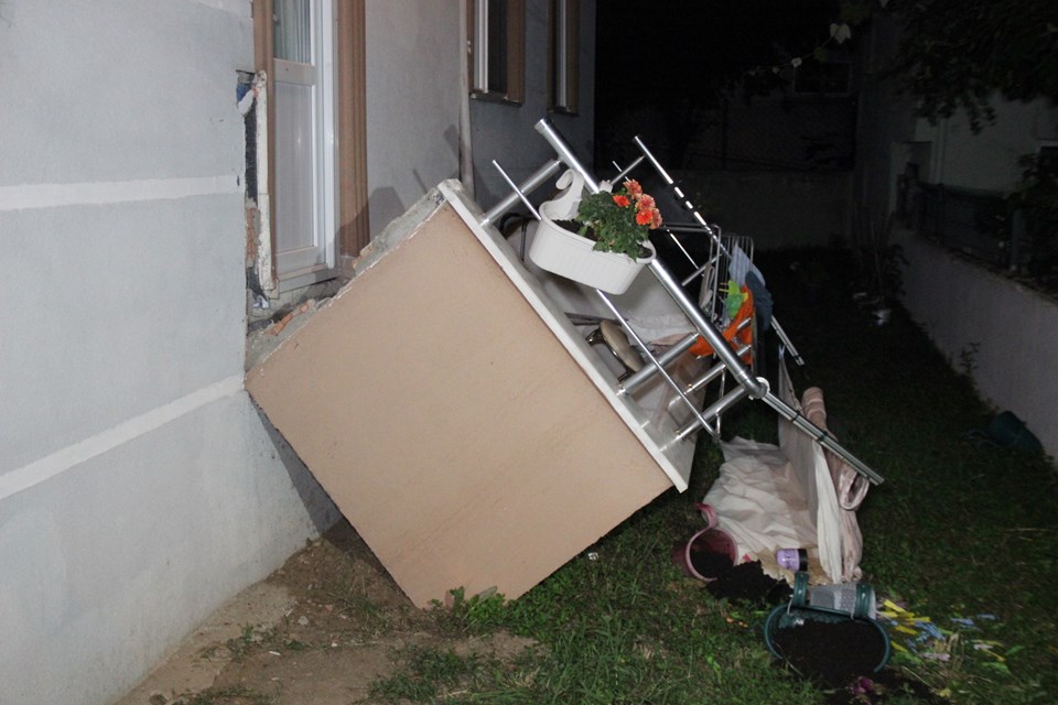 Oturdukları balkon kahve içtikleri sırada çöktü - 2