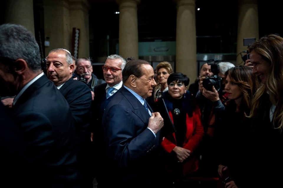 Silvio Berlusconi Morning Glory'i satıyor - 1