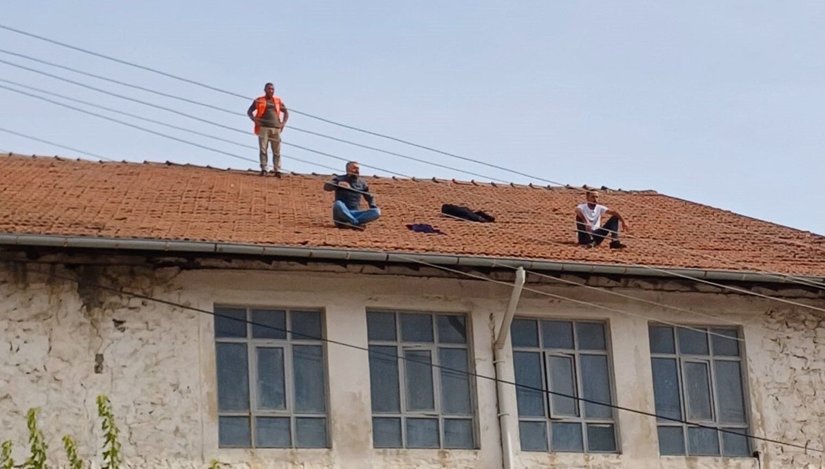 Madencilerden çatıda eylem Madencilerden çatıda eylem