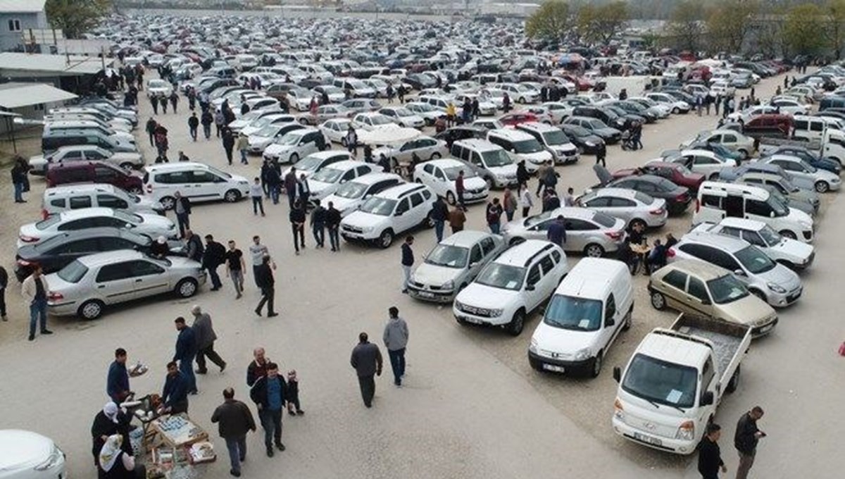 İnternette fiyat kısıtlaması açık oto pazarlarını doldurdu: İnternette fiyat kısıtlaması açık oto pazarlarını doldurdu: