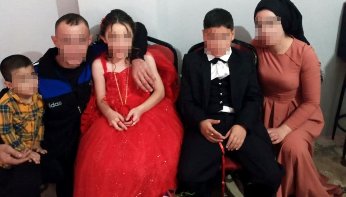Çocuklara nişan törenine inceleme Çocuklara nişan törenine inceleme