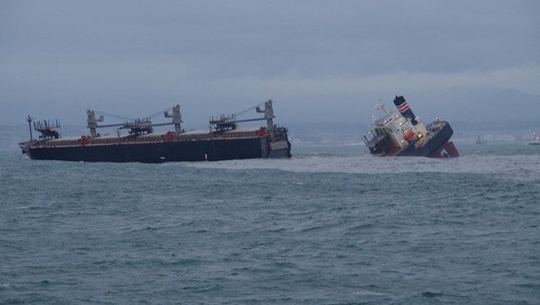 Керченский пролив судно. Был поражен сухогруз. Украинский сухогруз разломился. Корабль с зерном. Был поражен сухогруз.