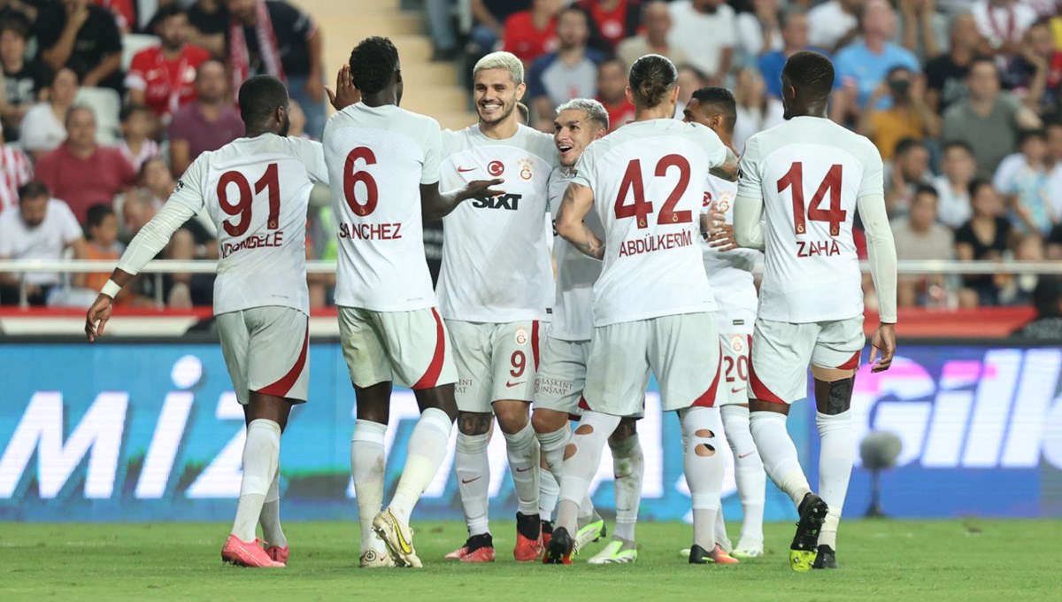 Galatasaray, Antalyaspor'u mağlup etti Galatasaray, Antalyaspor'u mağlup etti