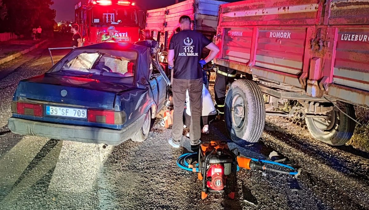 Otomobil traktör römorkuna çarptı: 1 kişi öldü
