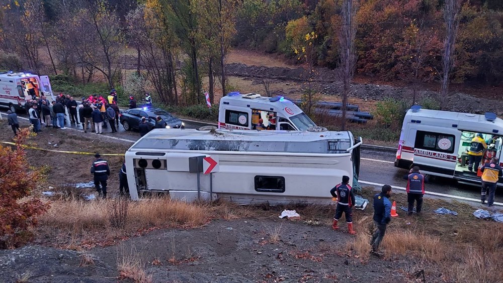 Amasya'da yolcu otobüsü devrildi: 27 yaralı - 1