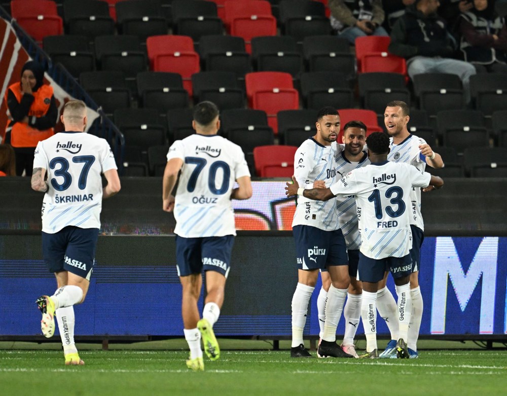 Fenerbahçe'de yaprak dökümü başlıyor: "11 isme teşekkür edilecek, 5 yıldız yeterli teklife gönderilecek" 74 dRXblv08SU rItwTJT1FA