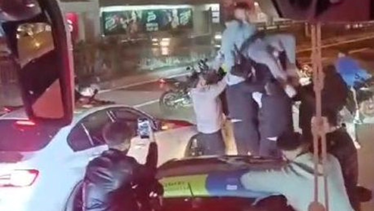 Beşiktaş'ta asker uğurlama konvoyu yolu trafiğe kapattı Beşiktaş'ta asker uğurlama konvoyu yolu trafiğe kapattı