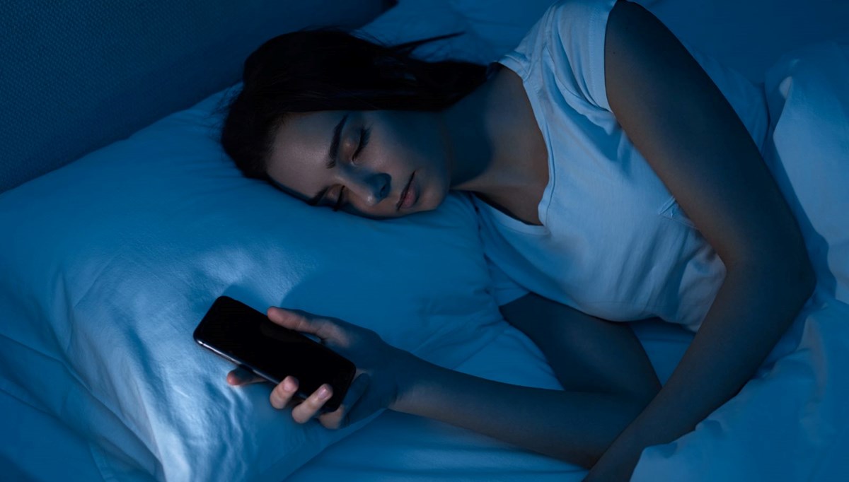 Apple'dan şarjdaki telefonlarını yastıklarının altına koyanlara uyarı