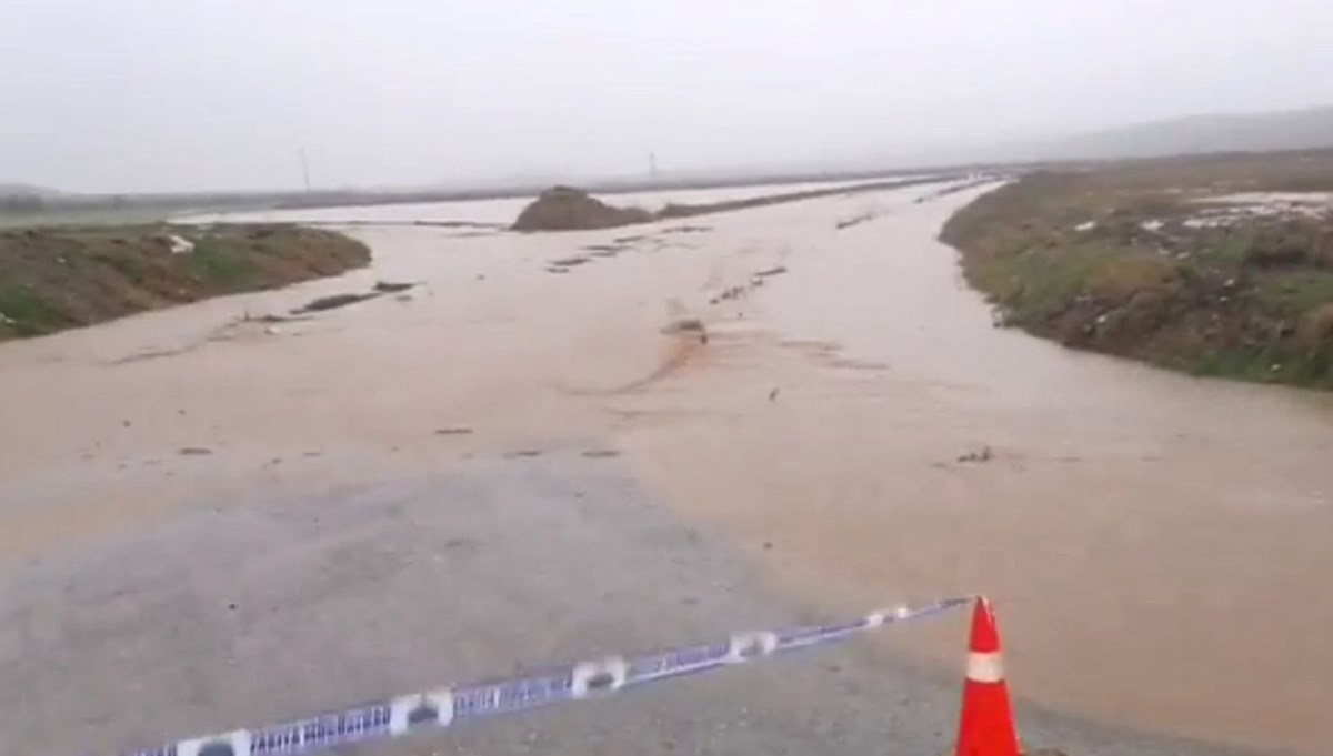 Edirne Uzunköprü'de sağanak: Dereler taştı, yollar ulaşıma kapatıldı
