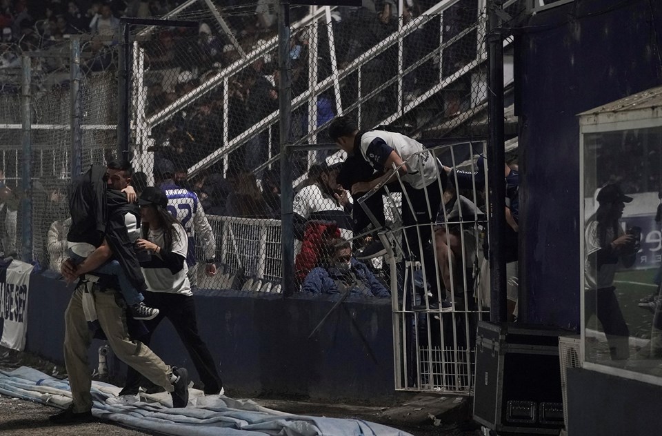 Arjantin'de futbol maçında çıkan olaylar nedeniyle 1 kişi öldü - 1