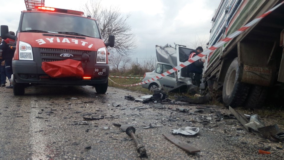 Osmaniye'de kamyonetle otomobil çarpıştı: 3 ölü, 4 yaralı - 1
