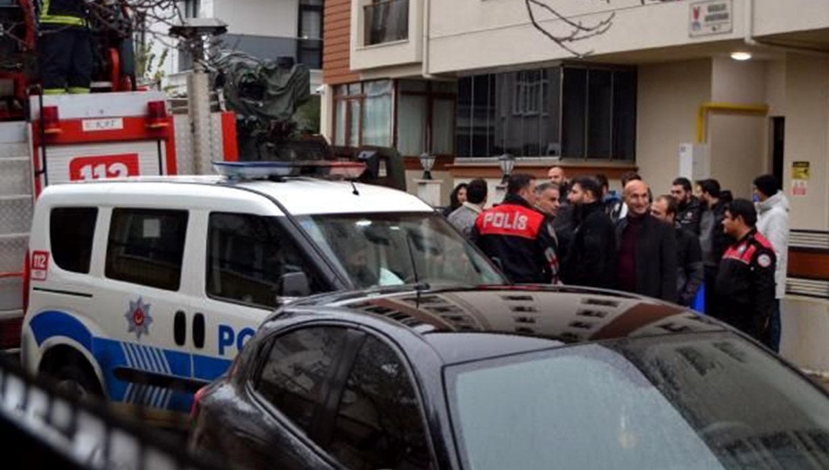Koca dehşeti: Eşini silahla rehin aldı, polis etkisiz hale getirdi Koca dehşeti: Eşini silahla rehin aldı, polis etkisiz hale getirdi