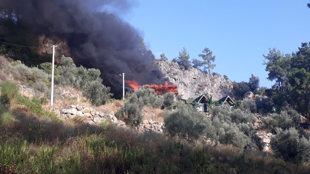 Göcek'te orman yangını (Konutta başlayan yangın ormanlık alana sıçradı) - 3