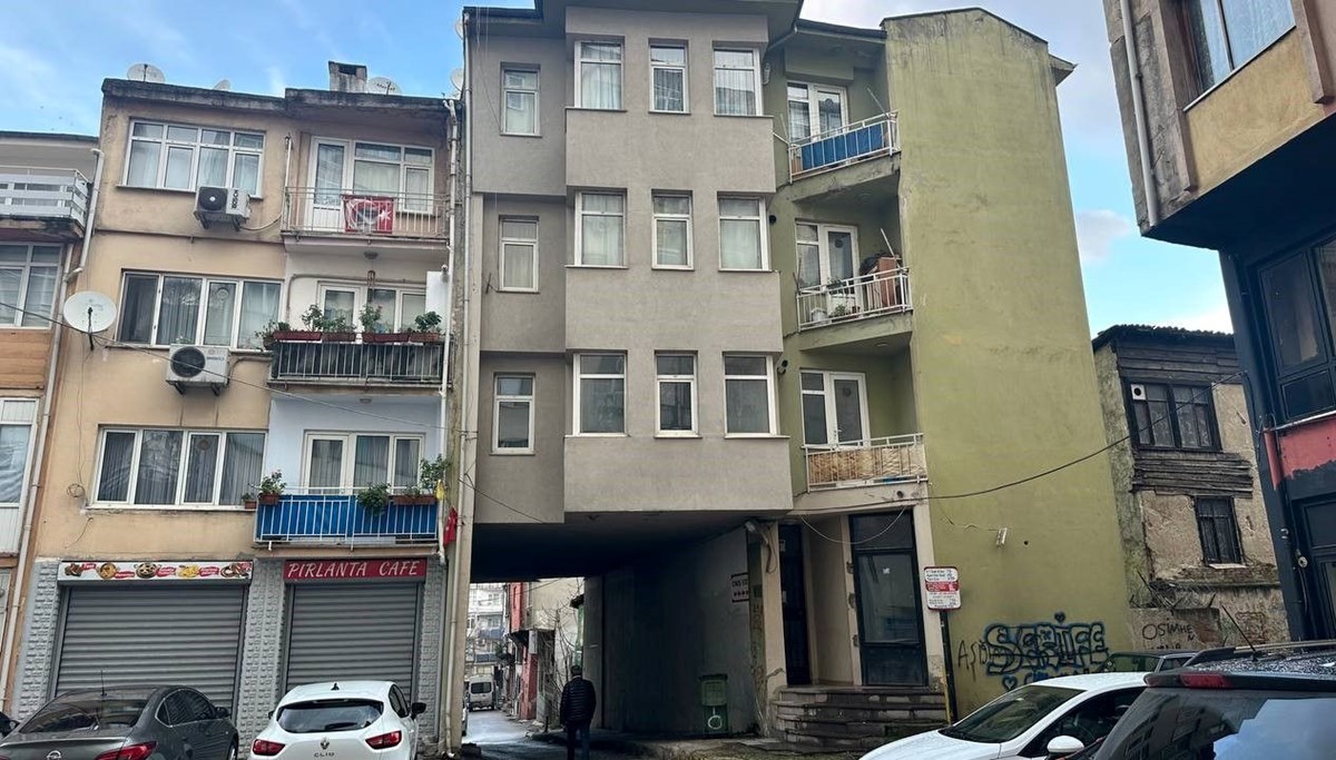 Bursa'da kolonları olmadan ayakta duran bina!