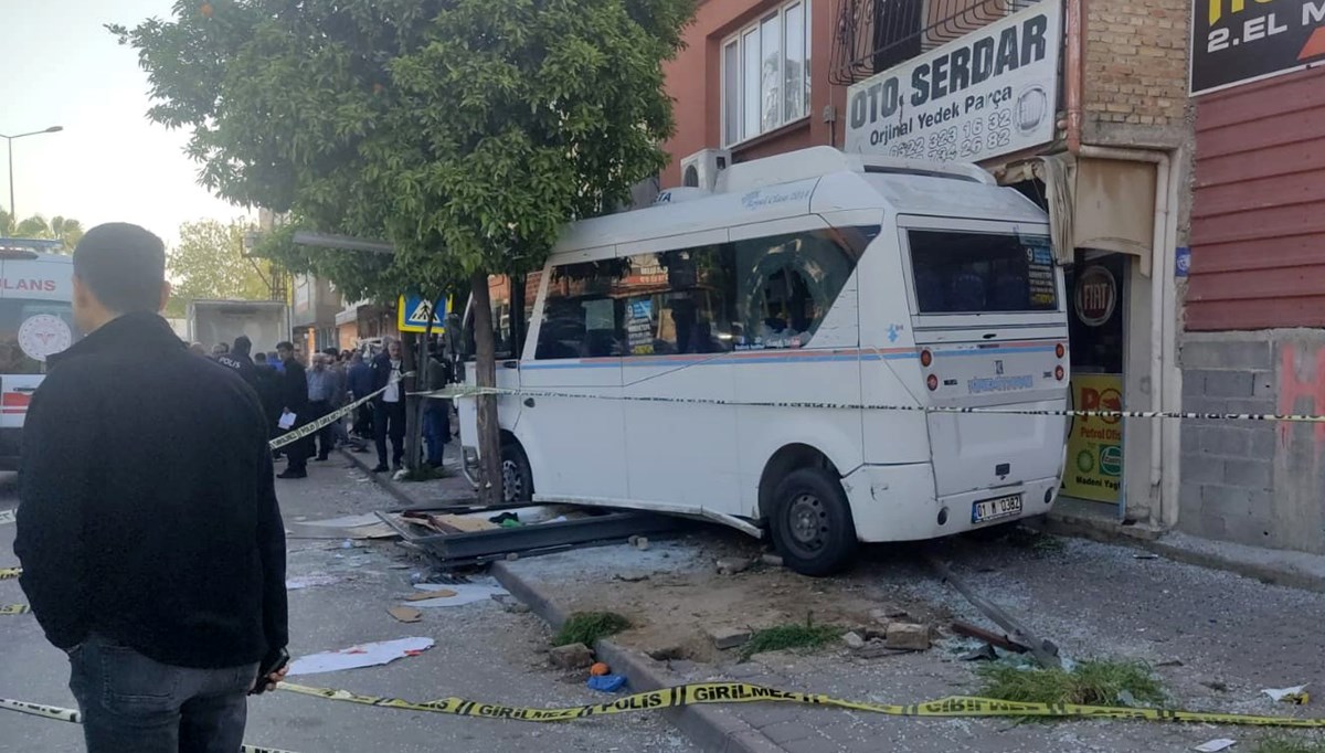 Adana'da dolmuş durağa girdi: 1 ölü, 7 yaralı