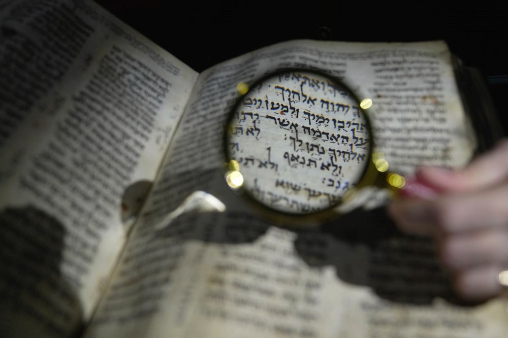 Dünyanın en eski İbranice İncil'i açık artırma ile satıldı - 7