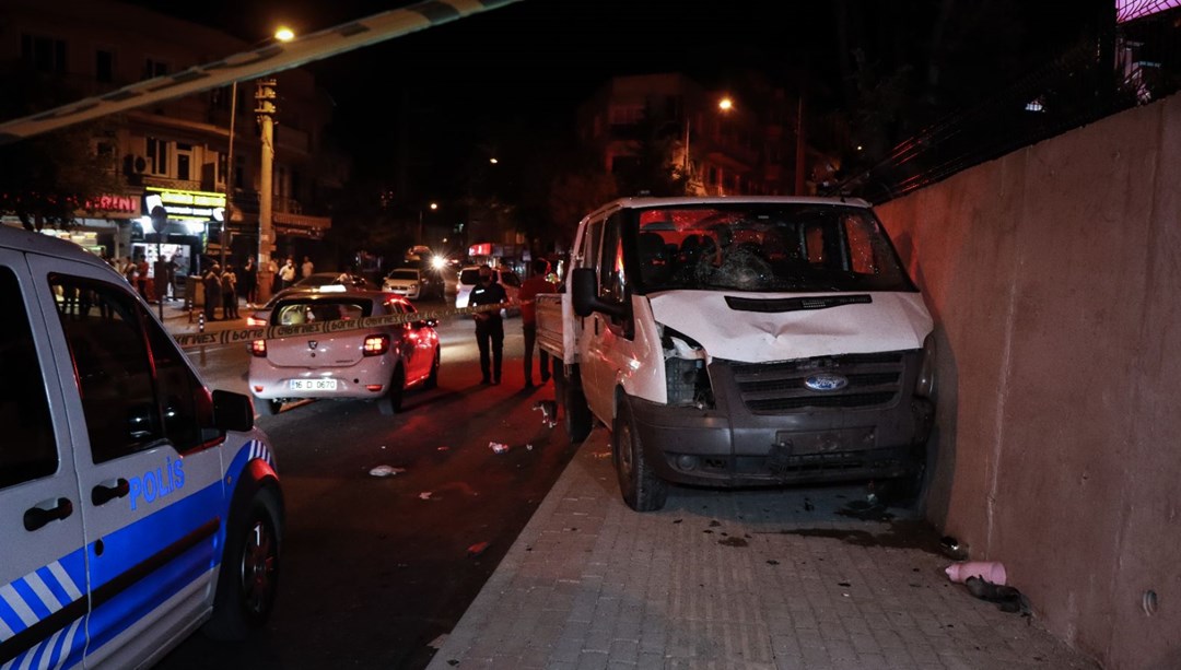 Bursa'da kamyonet kaldırımdaki yayalara çarptı: 1'i ağır 3 yaralı - Vimarsana News
