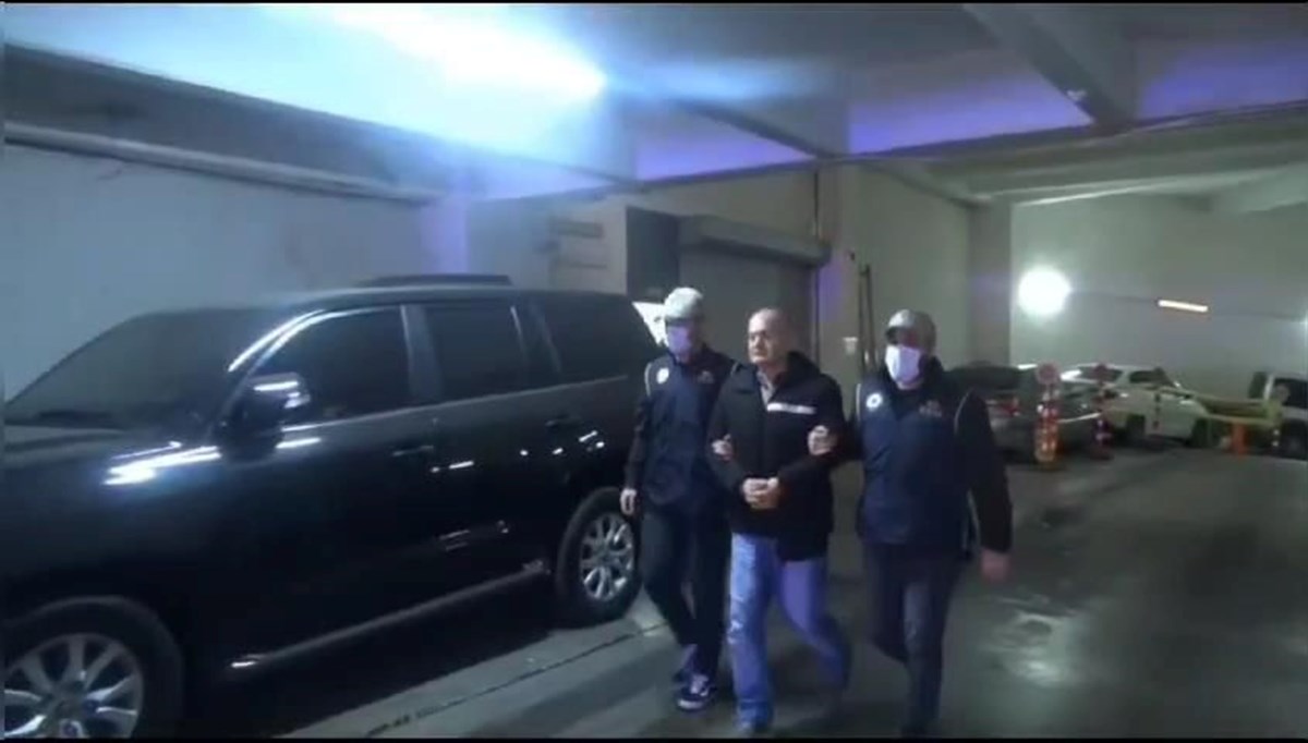 FETÖ üyeliğinden aranan özel kalem müdürü yakalandı FETÖ üyeliğinden aranan özel kalem müdürü yakalandı