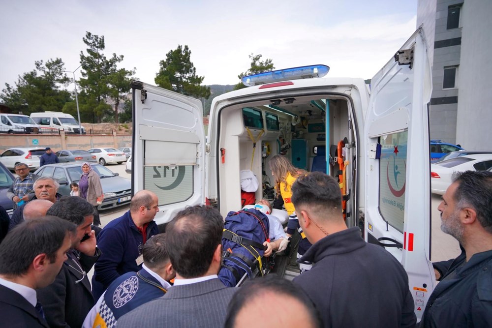 BBP lideri Mustafa Destici’nin makam aracı kaza yaptı: 4 yaralı - 4