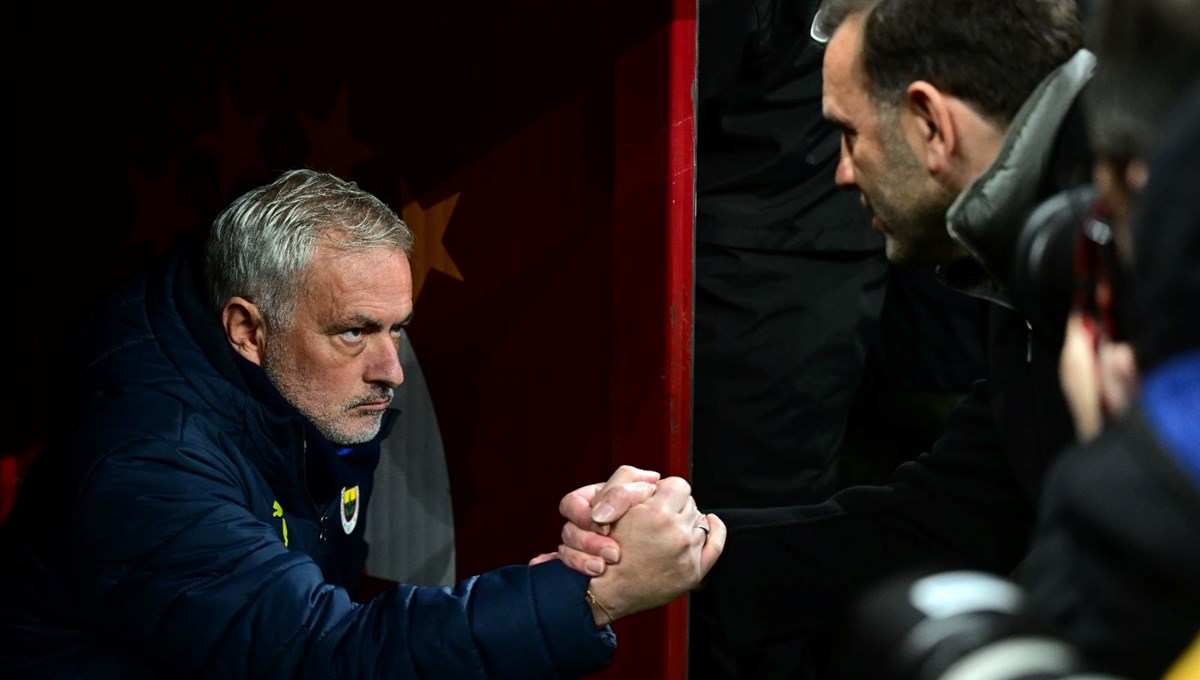 Okan Buruk: Mourinho'ya ağlamaya devam ediyor Okan Buruk: Mourinho'ya ağlamaya devam ediyor