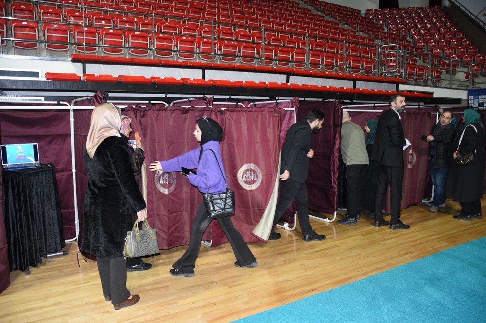 AK Parti’de yerel seçim için 81 ilde temayül yoklaması | İstanbul Büyükşehir Belediyesi aday adaylığı için 6 aday başvuru yaptı - 2