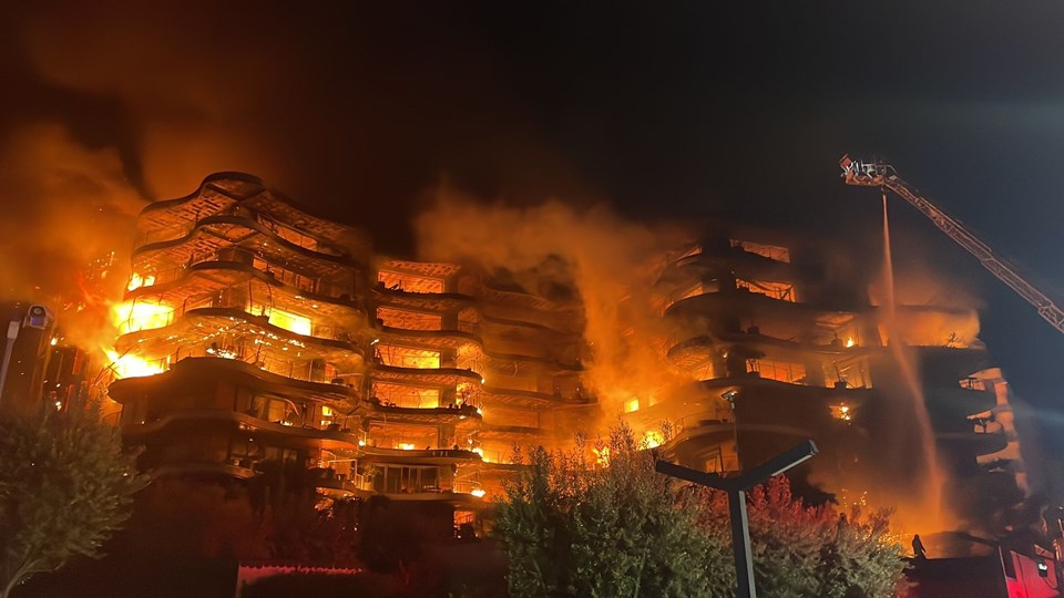 SON DAKİKA HABERİ: İzmir Narlıdere'de büyük site yangını - 3