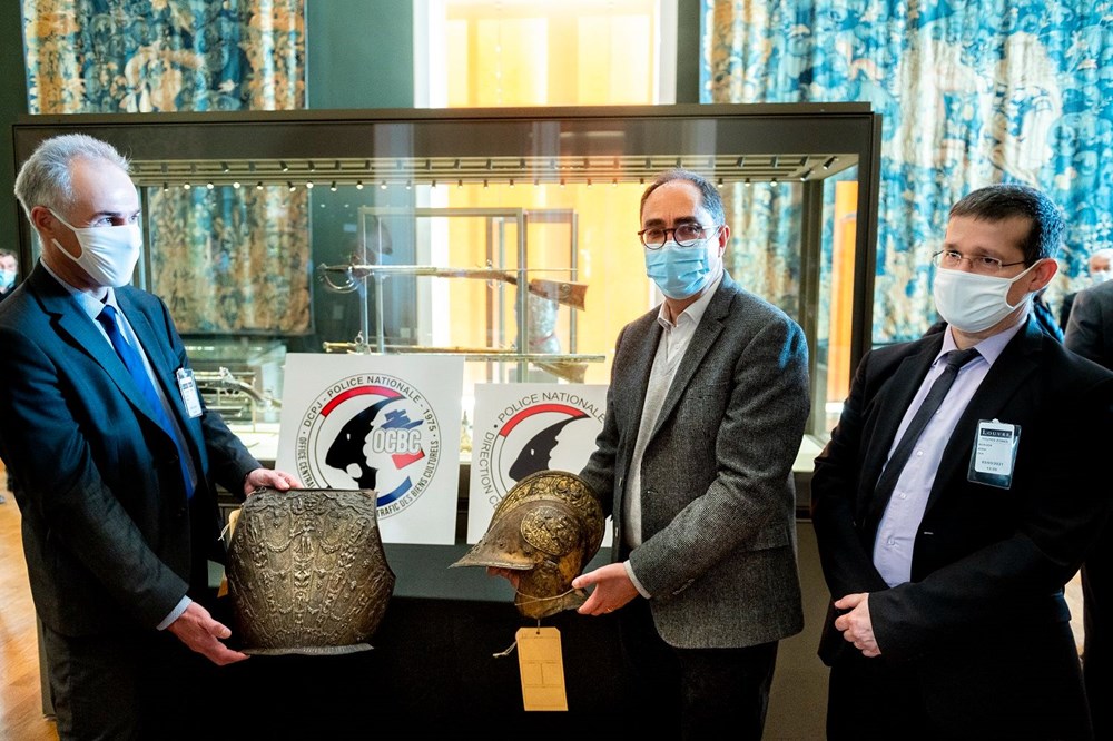 Louvre Müzesi’ndeki kayıp zırh ve miğfer 38 yıl sonra bulundu - 5