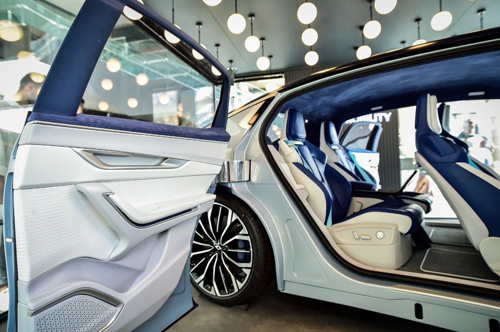 Ocak ayında ABD'nin Las Vegas şehrinde düzenlenen CES fuarında sergilenen yerli otomobilin ‘Konsept Akıllı Cihaz’ olarak isimlendirdiği yerli otomobilinin sedan modeli şimdi de İstanbul’da görücüye çıktı.