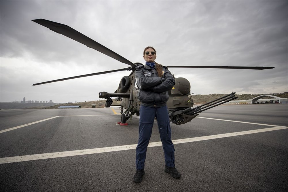 Türkiye'nin ilk kadın taarruz helikopter pilotu: Özge Karabulut - 6