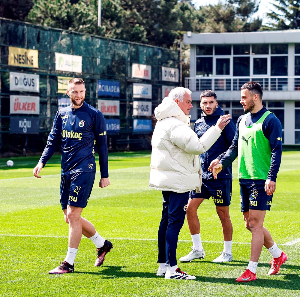 Aziz Yıldırım'ın kızı Yaz, Fenerbahçe idmanında 75