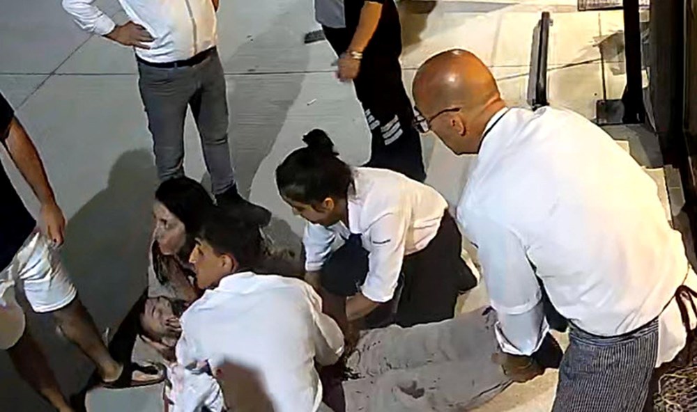 İzmir’de marketteki dehşet anlarının görüntüsü ortaya çıktı |Cinayet şüphelisi: “Adam çakının üzerine düştü” - 6