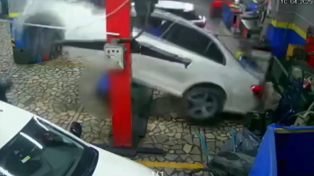 Otomobil servisinde feci ölüm: 2,5 tonluk aracın altında kaldı - 3