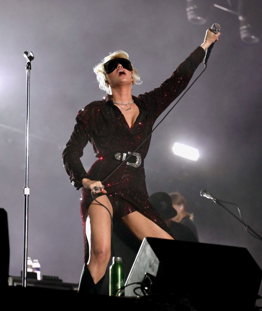Atarlı şarkı dönemi! Shakira'dan sonra şimdi de sıra Miley Cyrus'ta - 7