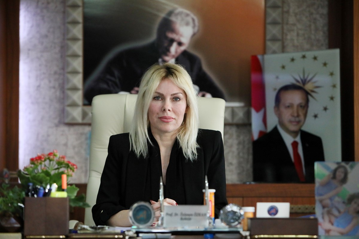 AÜ Rektörü Prof. Dr. Özlenen Özkan AÜ Rektörü Prof. Dr. Özlenen Özkan