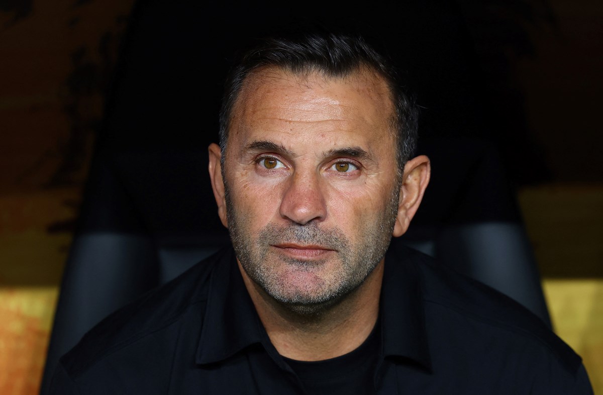 Galatasaray Teknik Direktörü Okan Buruk, Liverpool maçında yedek kulübesindeki yerini almıştı.