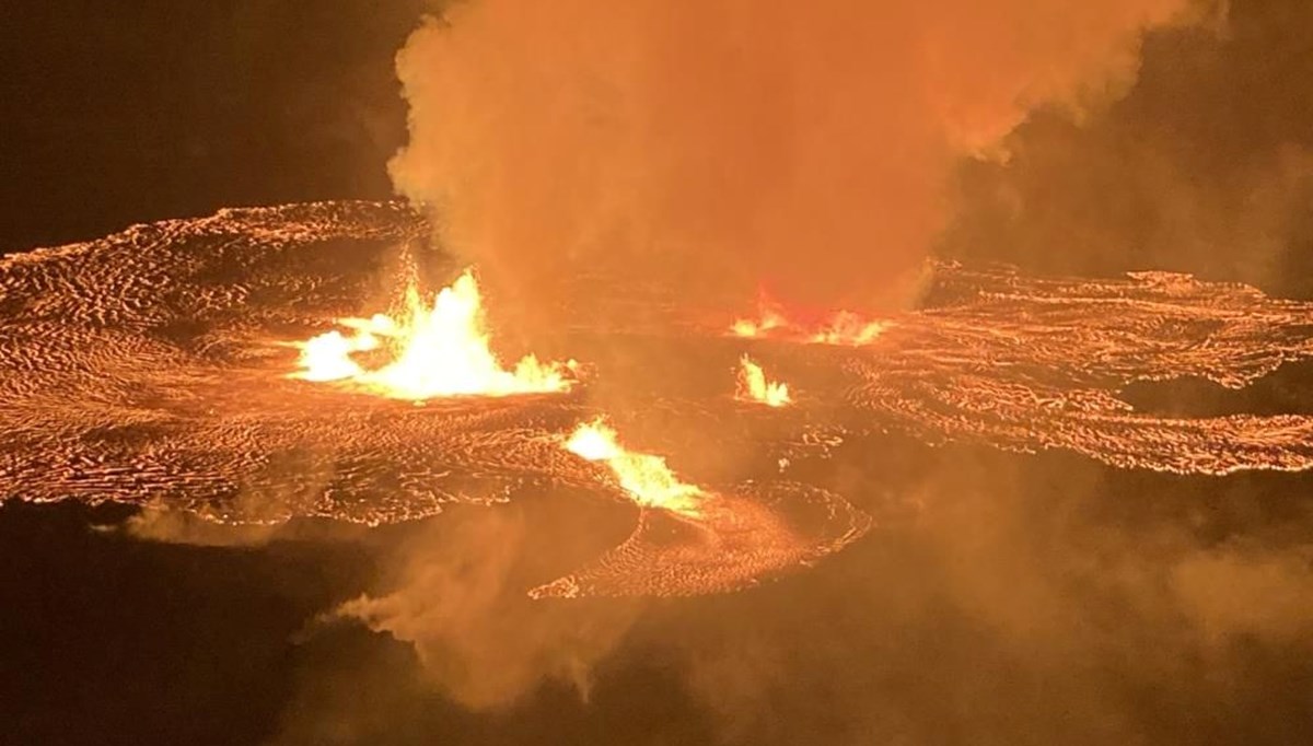 Hawaii'deki Kilauea Yanardağı yeniden faaliyete geçti Hawaii'deki Kilauea Yanardağı yeniden faaliyete geçti