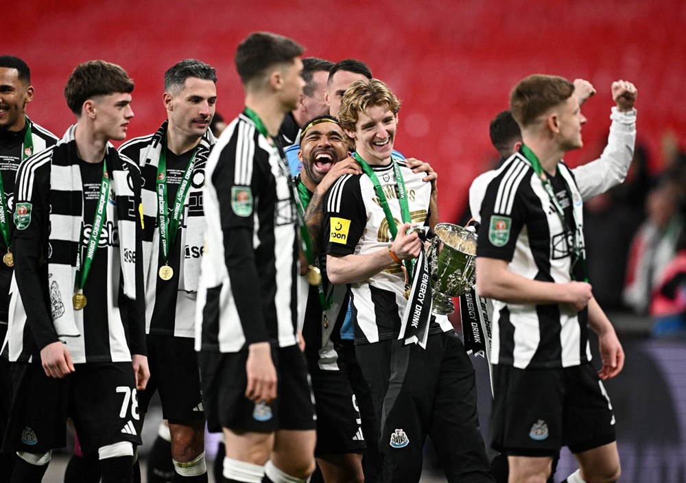 70 Yıllık Hasret Bitti: Şampiyonluk Coşkusu Sokakları Titretti 74 dbaz38HlOkqBtCyP3yi6YA