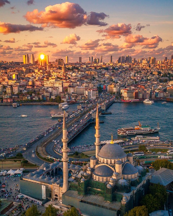 Saffet Emre Tonguc Tan Yeni Kitap Kanatlarimda Istanbul Ntv