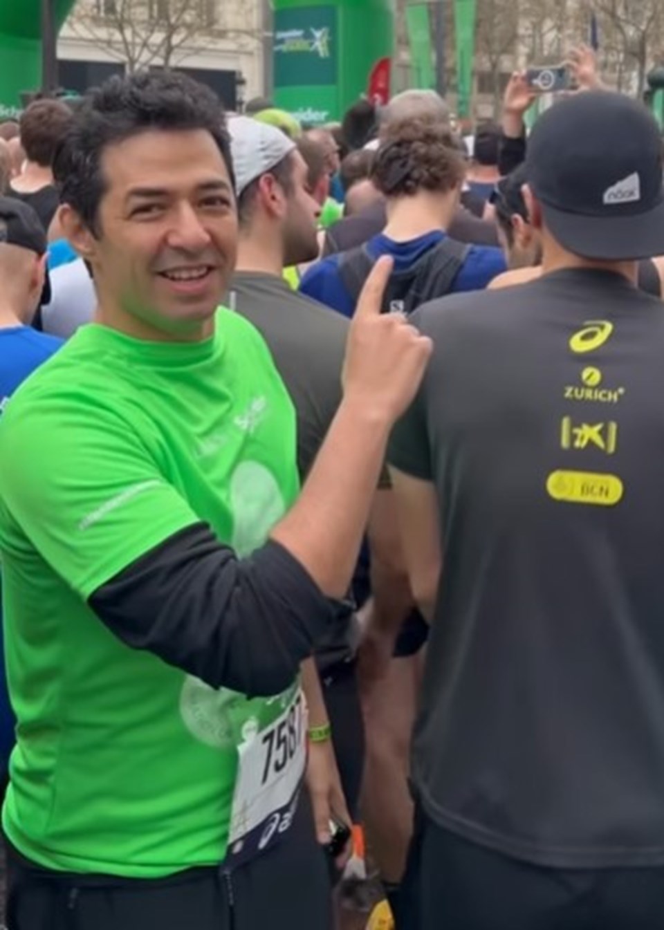 Oyuncu Mert Fırat Paris'te depremzedeler için maratona katıldı - 1