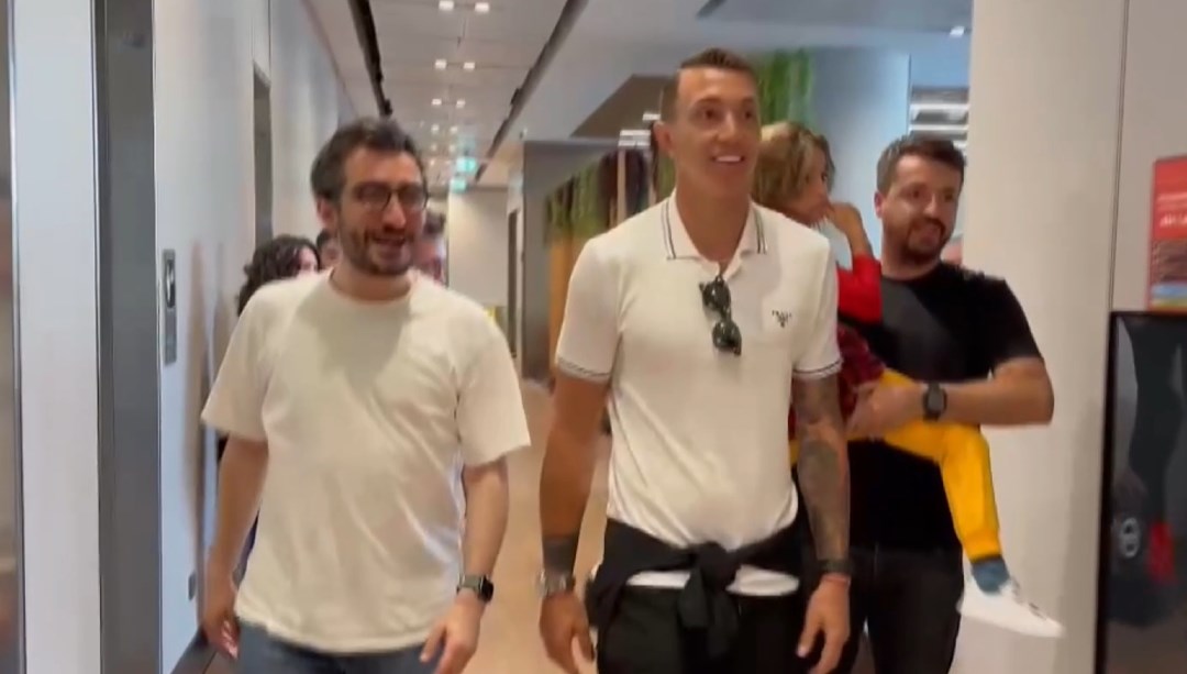 Muslera, Türkiye'den ayrıldı