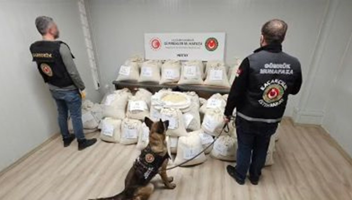 Hatay'da 1,2 ton uyuşturucu hap ele geçirildi Hatay'da 1,2 ton uyuşturucu hap ele geçirildi