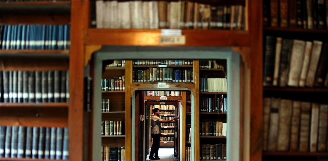 Heybedeliada Ruhban Okulu Kütüphanesi 80 binden fazla esere ev sahipliği yapıyor. Dünyanın en eski matbu kitaplarından bazıları burada bulunuyor.