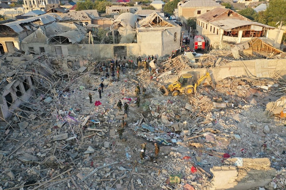Ermenistan’ın Gence’ye füze saldırısının şiddeti gün ağarınca ortaya çıktı - 17