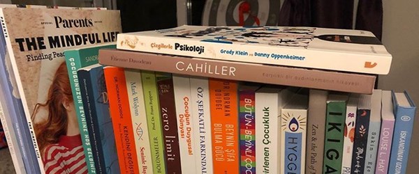 Ceyda Düvenci'nin başucu kitapları (Ünlü isimlerin okudukları kitaplar)
