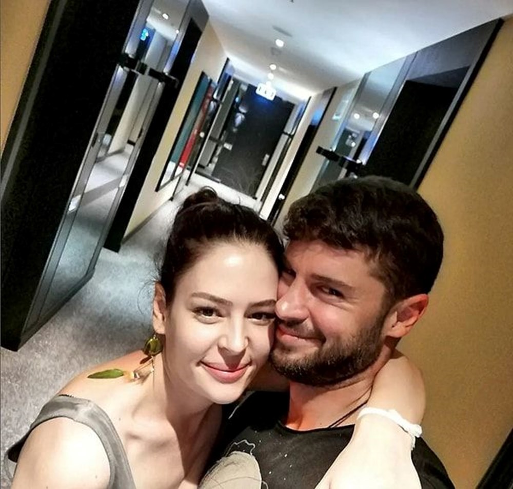 Berk Oktay'dan evlilik yıl dönümünde romantik paylaşım - 3